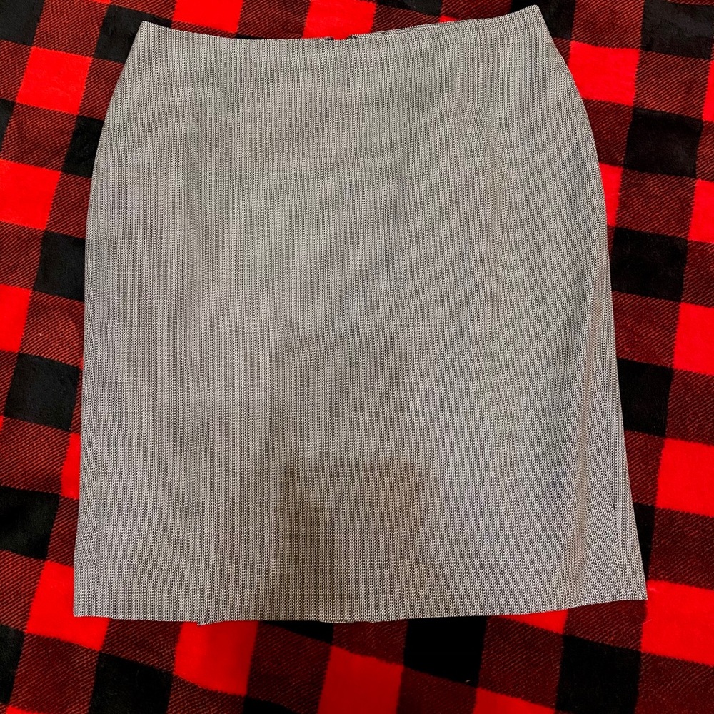 🖤Talbots black/white pleated back skirt